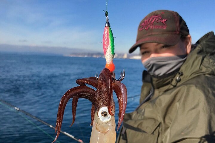 2024 Squid Fishing on Private Guided Boat in Seattle City Waterfront