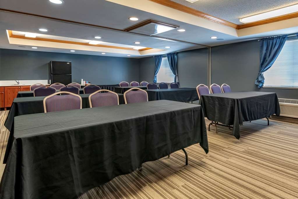 Hotel photo 1 of Mainstay Suites.