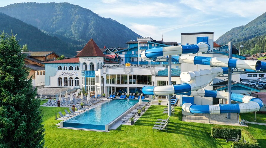 Wasserrutsche Deluxe im  Schlosshotel Lacknerhof