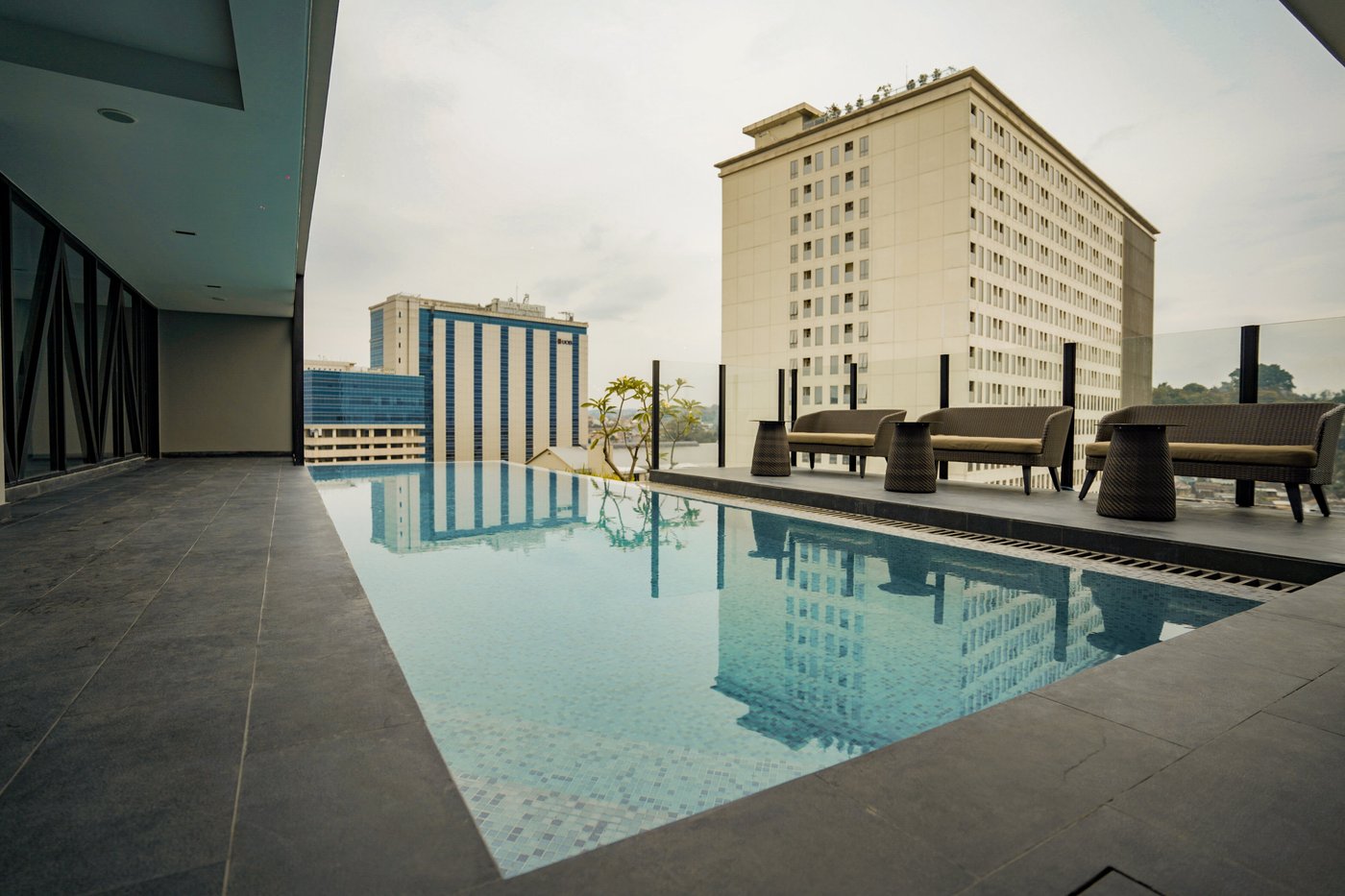 Awann Sewu Boutique Hotel And Suite Semarang Pool: Pictures & Reviews 