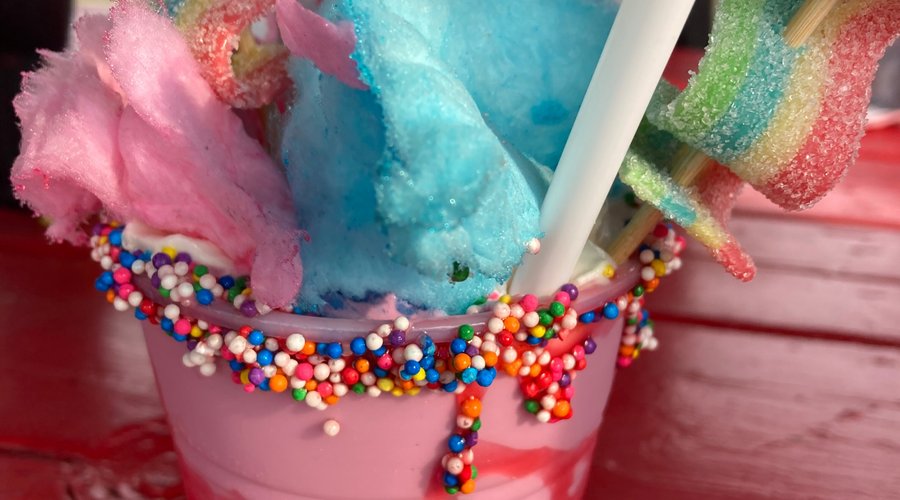 UNICORN MILKSHAKE! (EAT ALONE AT YOUR OWN RISK)