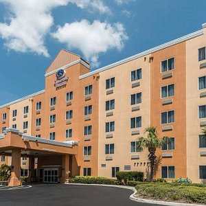 Comfort Suites Tampa Airport North in Tampa, image may contain: Hotel, Condo, City, Urban