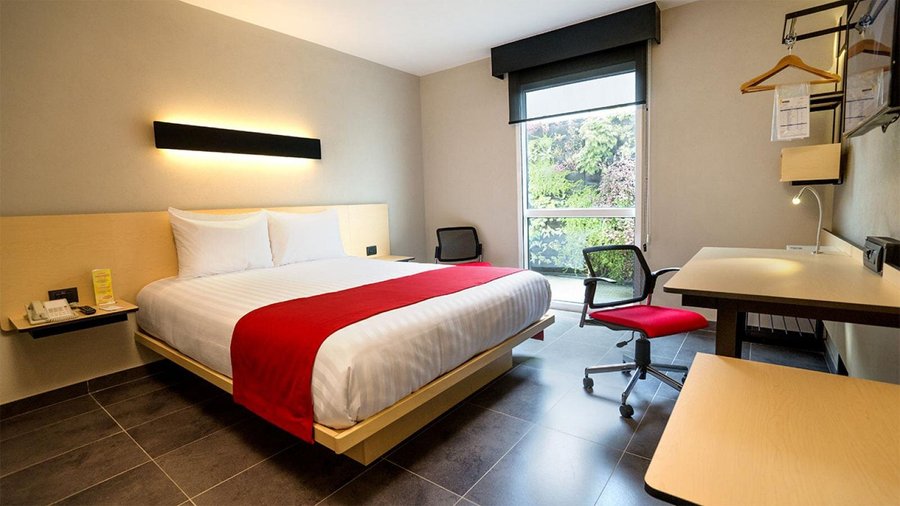 SINGLE ROOM