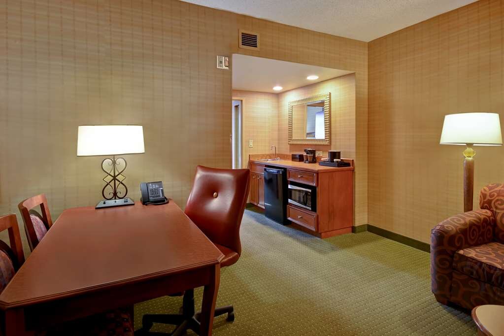 Hotel photo 13 of Embassy Suites by Hilton Hot Springs Hotel & Spa.