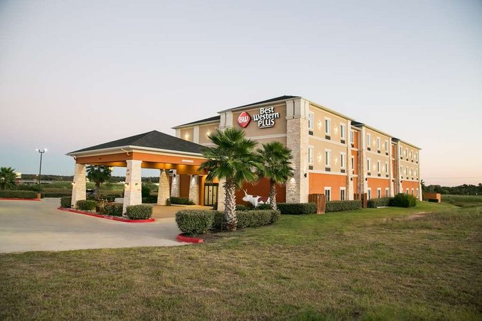 BEST WESTERN PLUS LONGHORN INN & SUITES $94 ($̶1̶1̶0̶) - Updated 2023  Prices & Hotel Reviews - Luling, TX