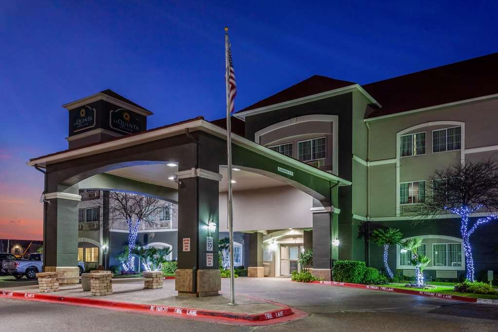 Hotel photo 16 of La Quinta Inn & Suites by Wyndham Laredo Airport.