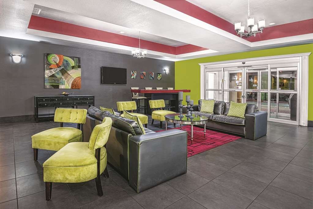 Hotel photo 23 of La Quinta Inn & Suites by Wyndham Laredo Airport.