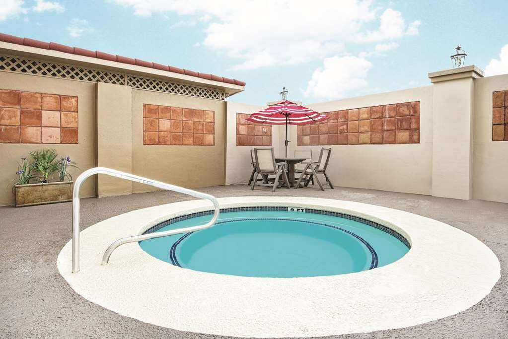 Hotel photo 12 of La Quinta Inn & Suites by Wyndham Laredo Airport.