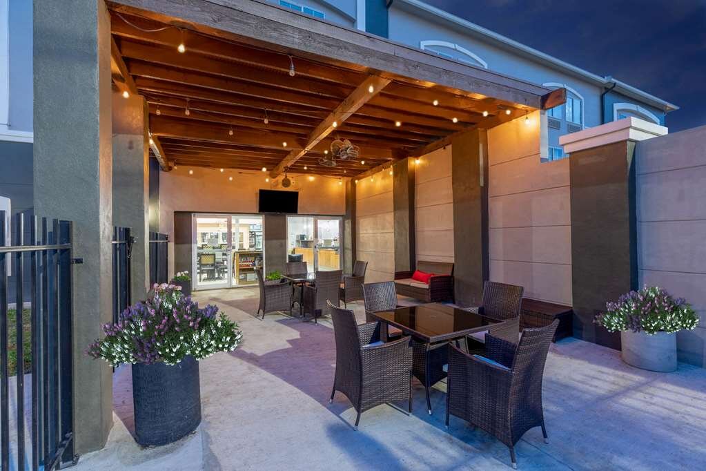 Hotel photo 22 of La Quinta Inn & Suites by Wyndham Laredo Airport.