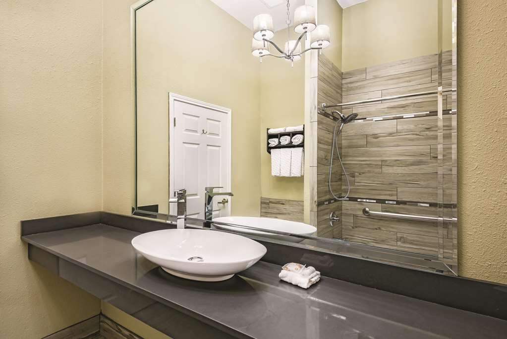 Hotel photo 35 of La Quinta Inn & Suites by Wyndham Laredo Airport.