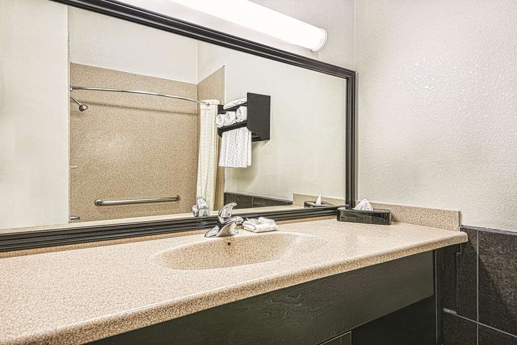 Hotel photo 42 of La Quinta Inn & Suites by Wyndham Laredo Airport.