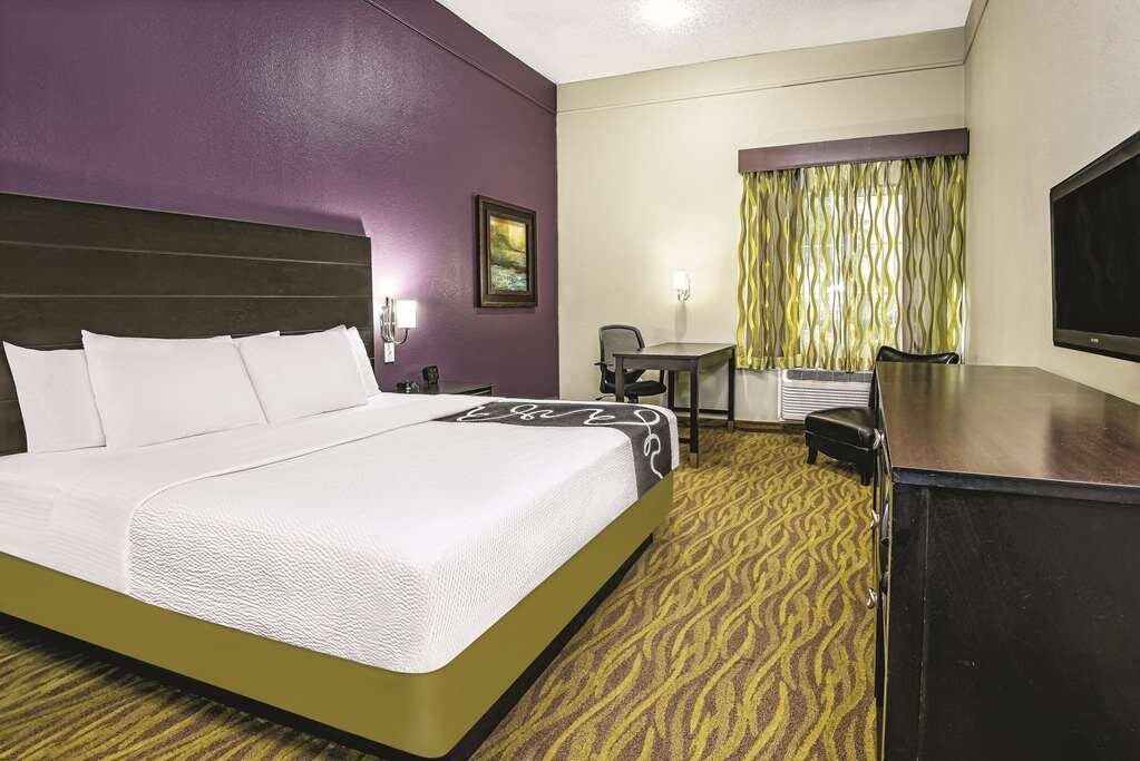Hotel photo 34 of La Quinta Inn & Suites by Wyndham Laredo Airport.