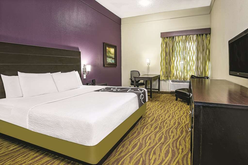Hotel photo 47 of La Quinta Inn & Suites by Wyndham Laredo Airport.