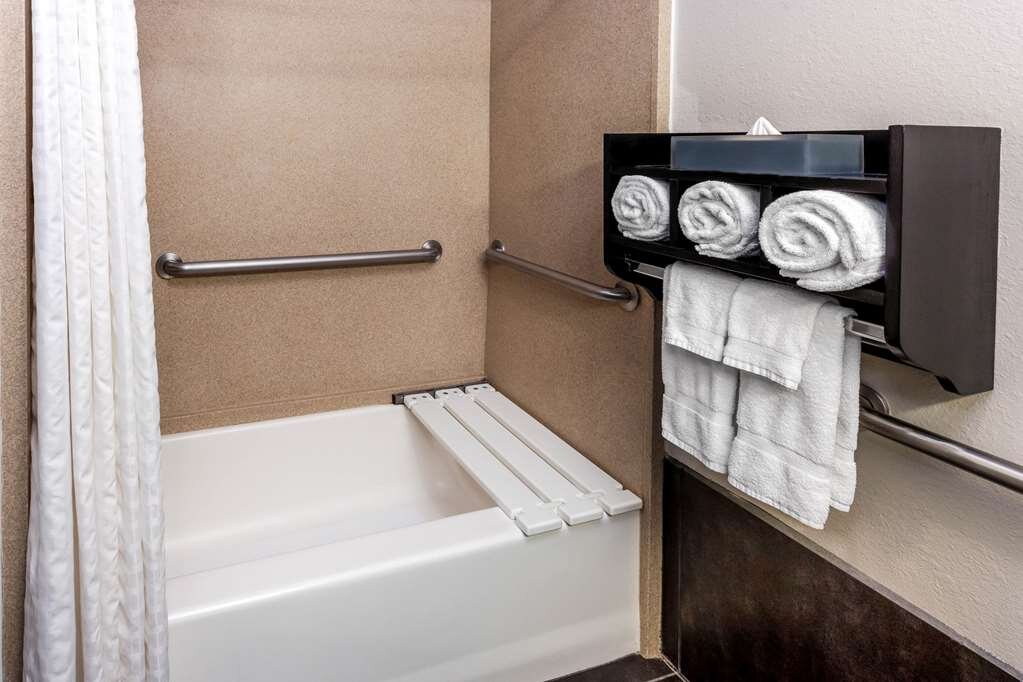 Hotel photo 44 of La Quinta Inn & Suites by Wyndham Laredo Airport.