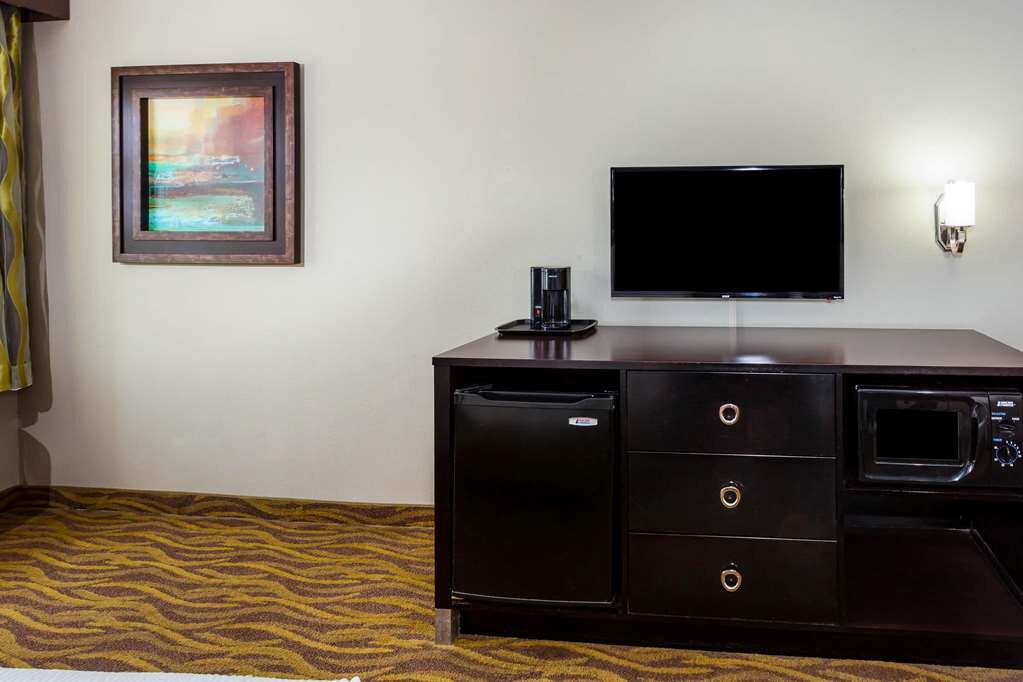 Hotel photo 38 of La Quinta Inn & Suites by Wyndham Laredo Airport.