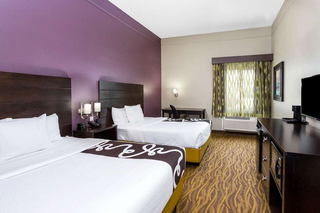 Hotel photo 2 of La Quinta Inn & Suites by Wyndham Laredo Airport.