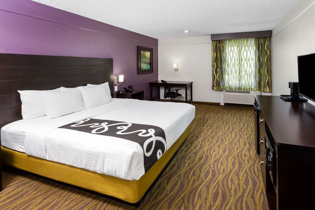 Hotel photo 41 of La Quinta Inn & Suites by Wyndham Laredo Airport.