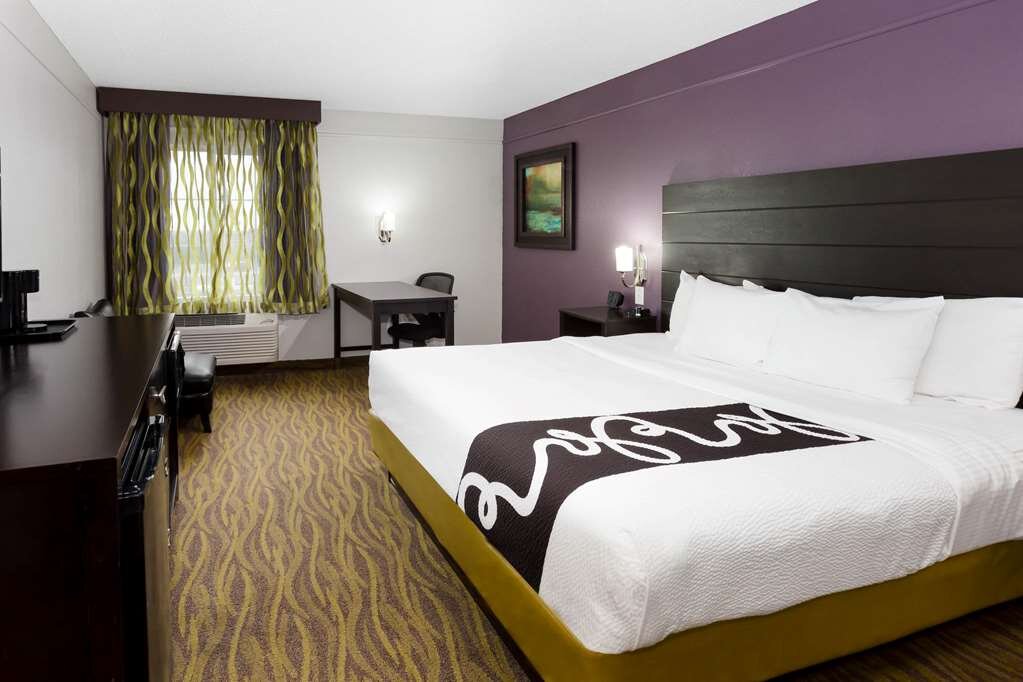 Hotel photo 1 of La Quinta Inn & Suites by Wyndham Laredo Airport.