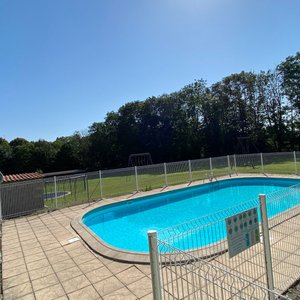 Ein sehr gepflegter Campingplatz👍 Mit großen Parzellen für Mobile & Zelte 🏕 Freizeitangebot und Pool auch sehr schön 🤩  Besitzer sind sehr freundlich und herzlich