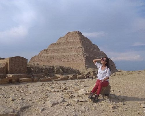pyramid tour guide