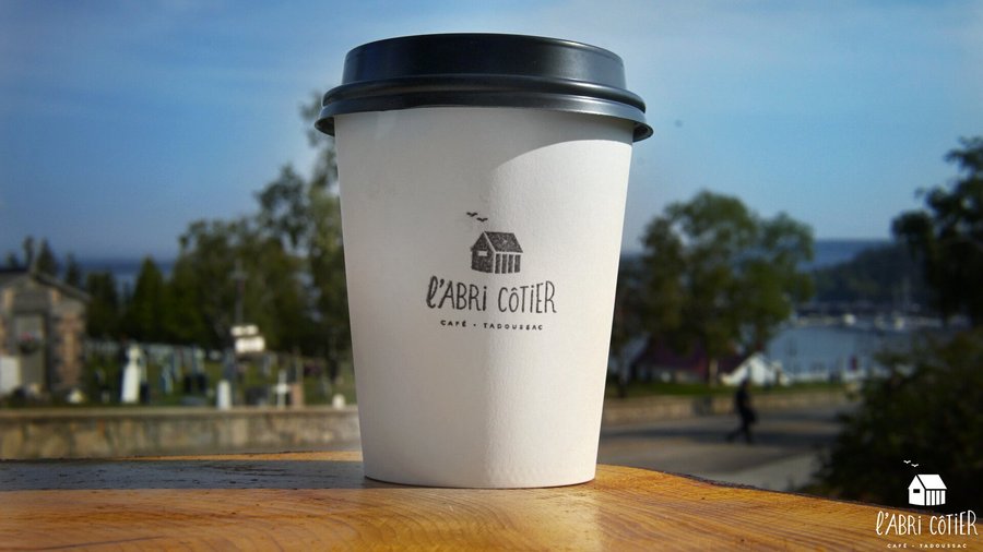 Un café avec une belle vue. Quoi de mieux?