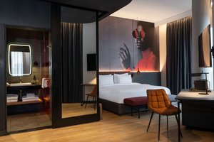 Room & Suite