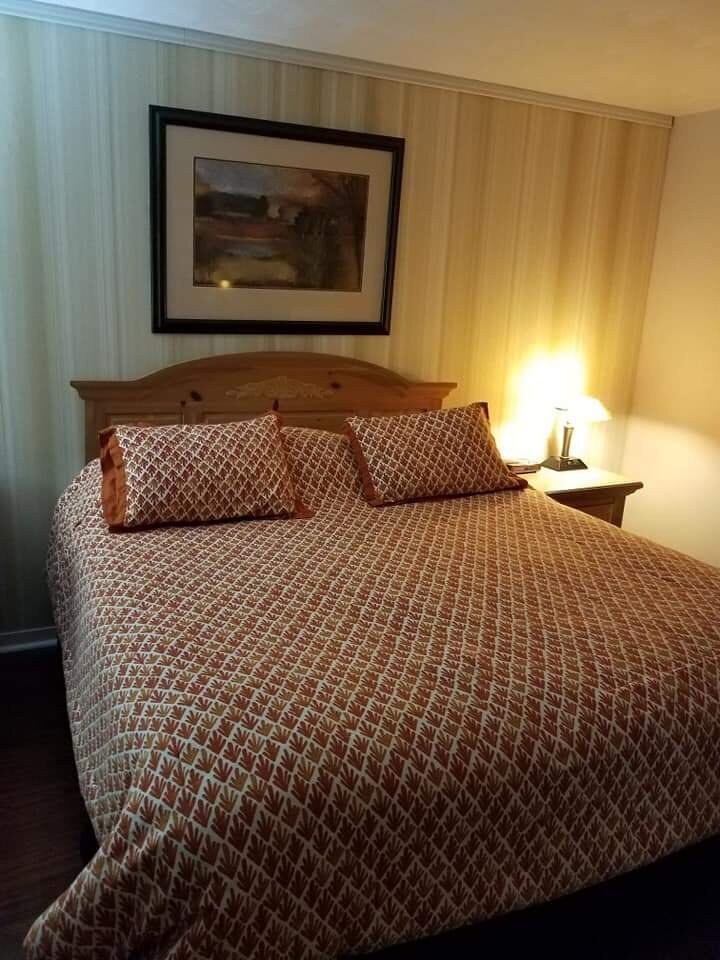 GLEN LOCH INN Hotel Reviews Chippewa Falls WI