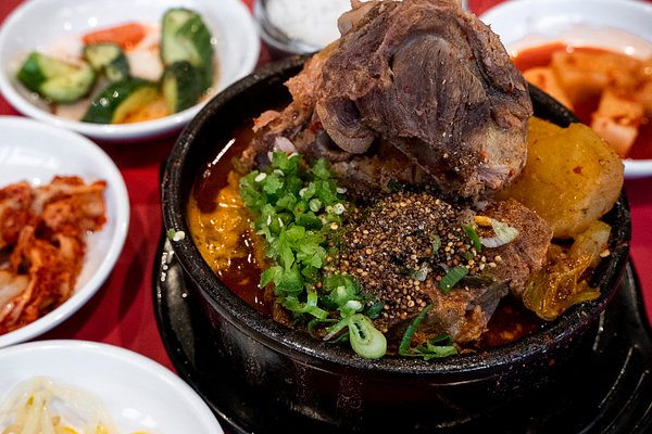 https://dynamic-media-cdn.tripadvisor.com/media/photo-o/1d/9a/cc/59/pork-bone-soup.jpg?w=600&h=400&s=1