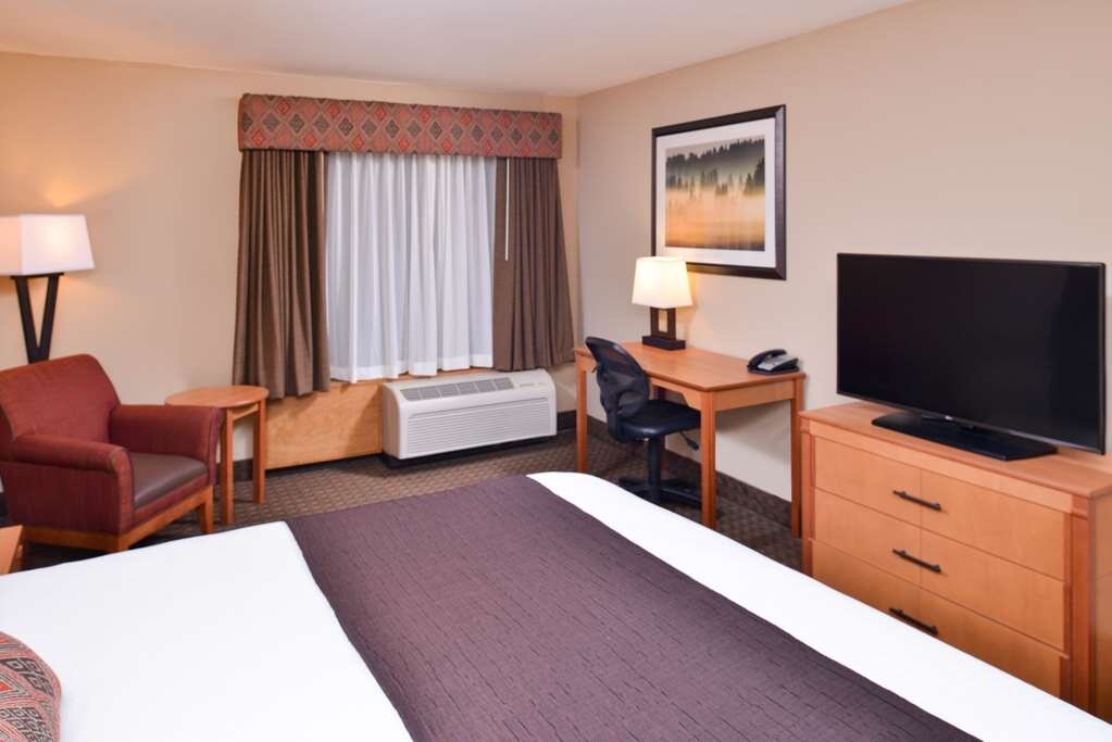 Hotel photo 2 of Best Western Plus Olympic Inn.