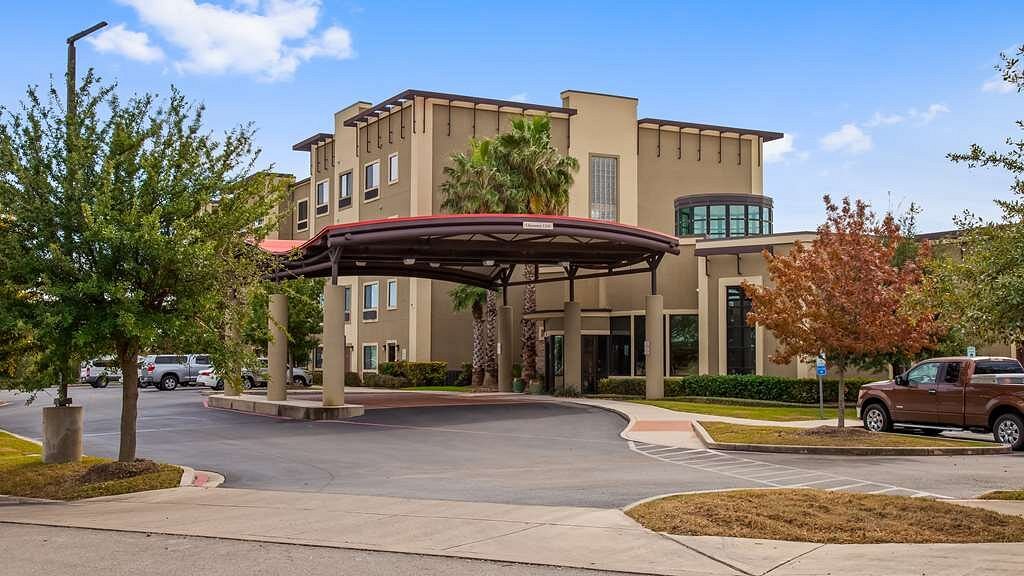 Best Western Plus Lackland Hotel &amp; Suites, hotel in San Antonio