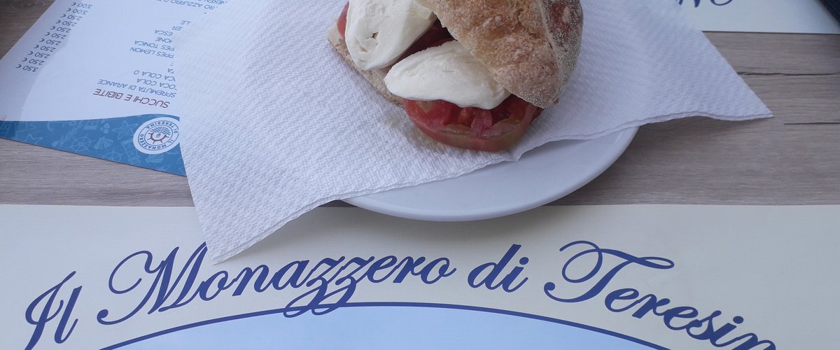 Panino con super pomodoro e super mozzarella