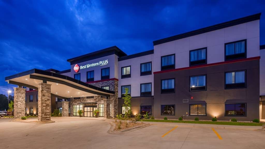 BEST WESTERN PLUS AT LA CRESCENT EVENT CENTER $110 ($̶1̶2̶9̶) - Updated ...