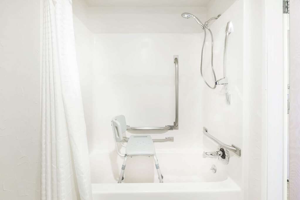 Hotel photo 17 of Baymont by Wyndham Grand Rapids Airport.