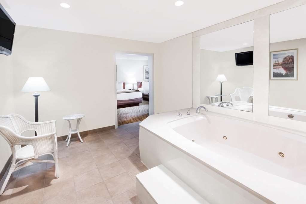 Hotel photo 11 of Baymont by Wyndham Grand Rapids Airport.