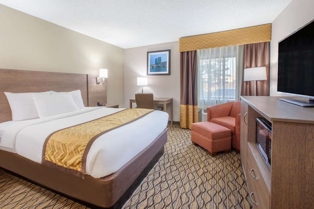 Hotel photo 32 of Baymont by Wyndham Grand Rapids Airport.