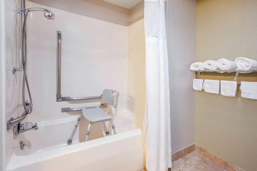 Hotel photo 10 of Baymont by Wyndham Grand Rapids Airport.