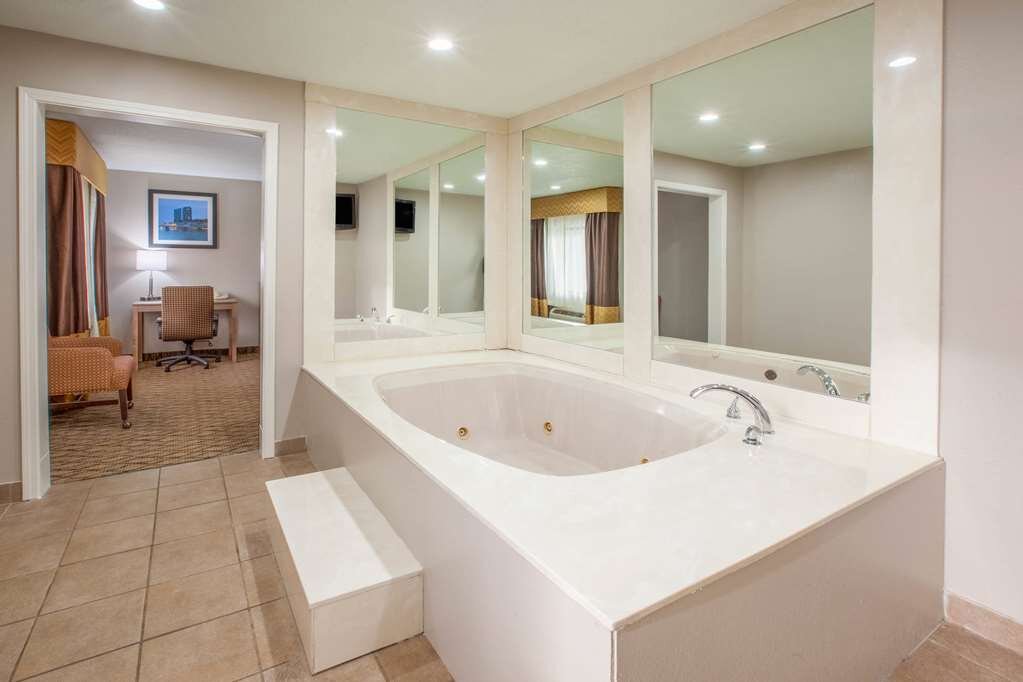 Hotel photo 1 of Baymont by Wyndham Grand Rapids Airport.