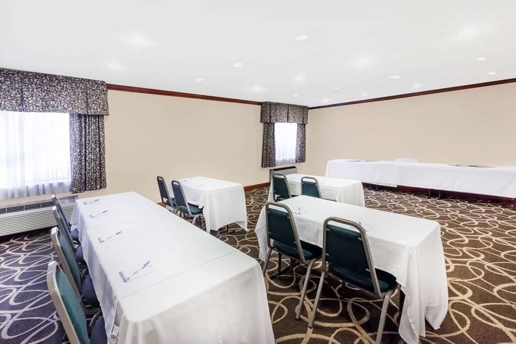 Hotel photo 29 of Baymont by Wyndham Grand Rapids Airport.