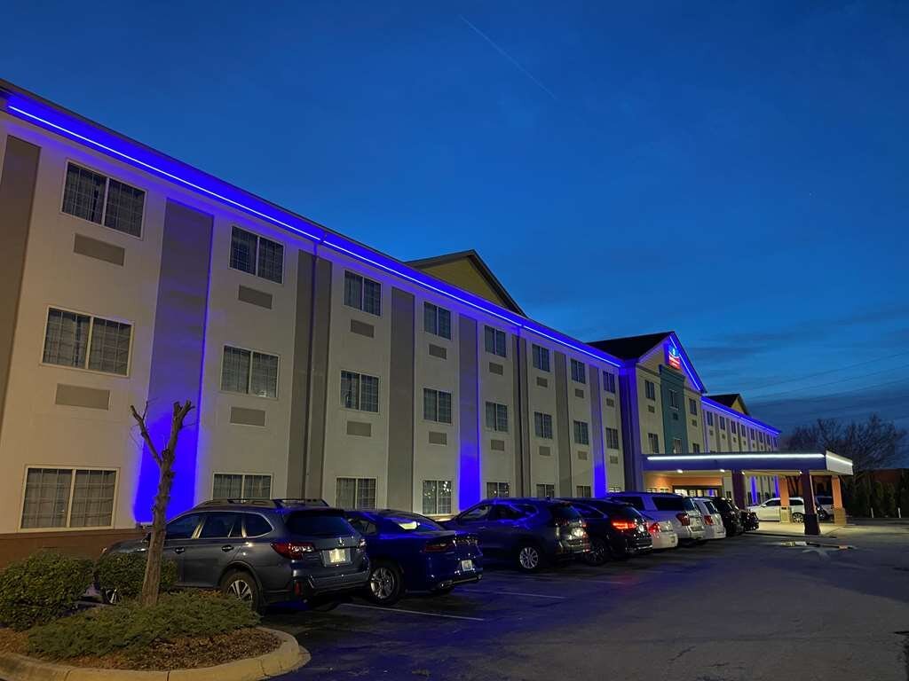 SURESTAY PLUS BY BEST WESTERN LOUISVILLE AIRPORT EXPO - Updated 2024 ...