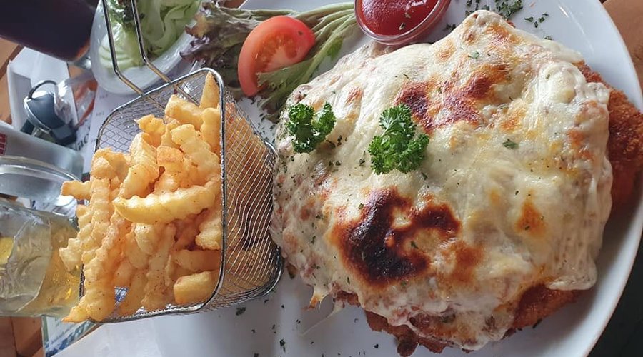 Bayrisches Schnitzel mit A´Baz und Geräuchertem