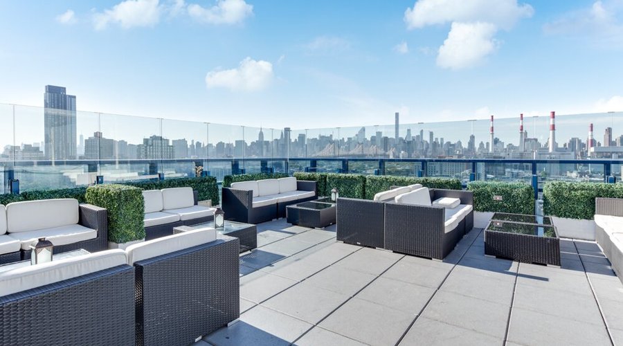 Vista Sky Lounge - Rooftop Bar and Restaurant