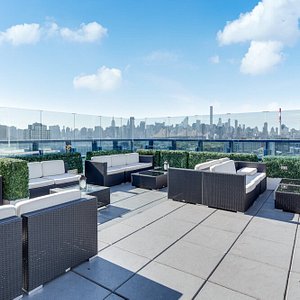 Vista Sky Lounge - Rooftop Bar and Restaurant