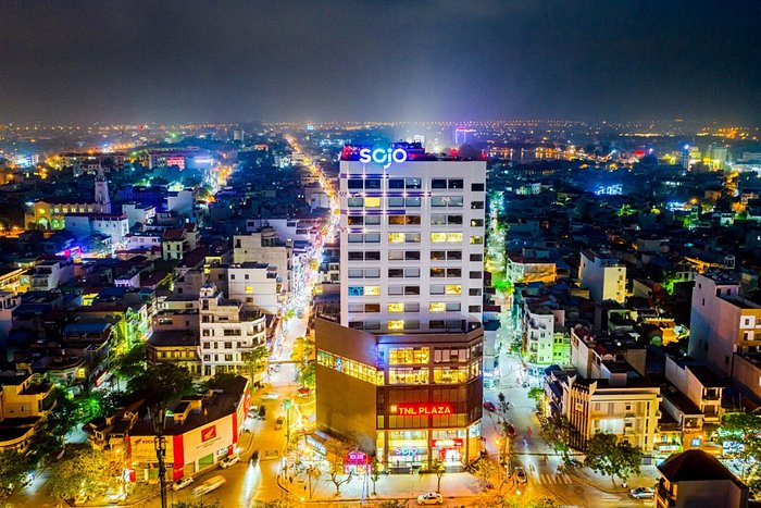 SOJO Hotel Nam Định là điểm đến lý tưởng cho những ai muốn tìm kiếm một trải nghiệm nghỉ dưỡng đẳng cấp. Hãy cùng xem hình ảnh này để khám phá tiện nghi, thiết kế sang trọng và không gian yên tĩnh của khách sạn.