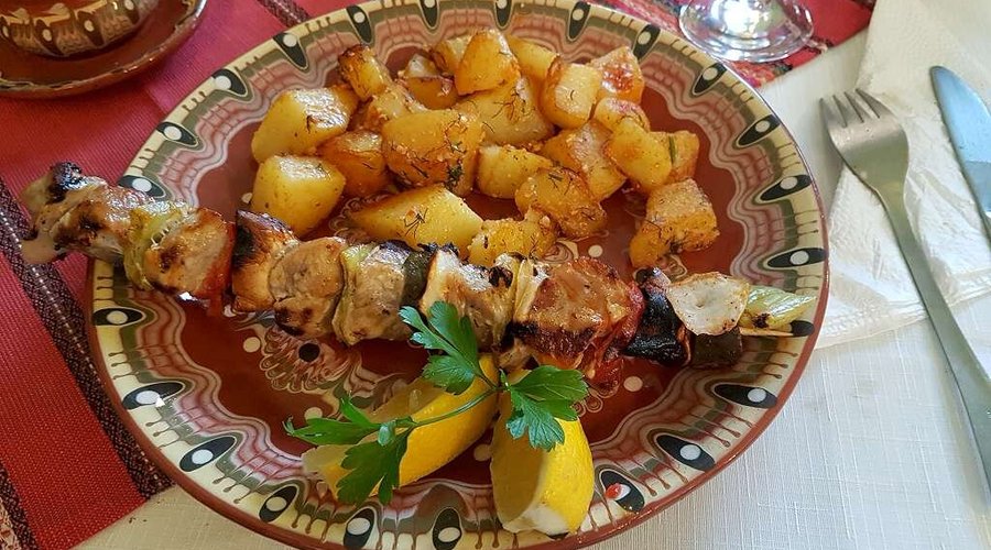 Mixed pork/chicken shashlik with oven-roast potatoes