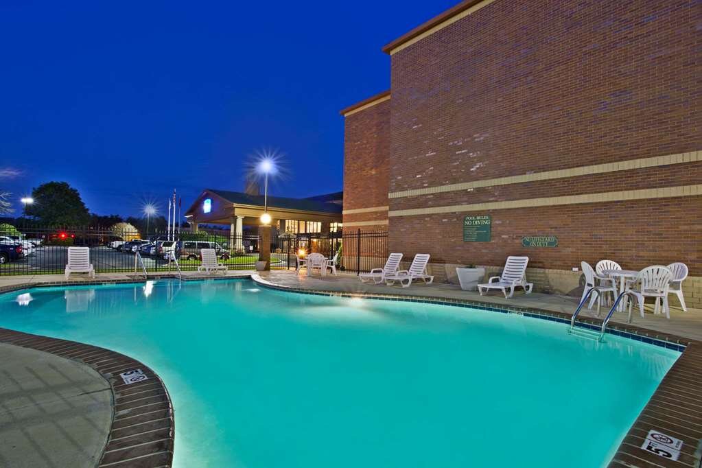 Hotel photo 4 of Baymont by Wyndham Knoxville/Cedar Bluff.
