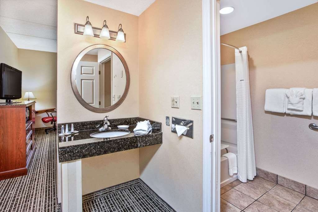Hotel photo 25 of Baymont by Wyndham Knoxville/Cedar Bluff.