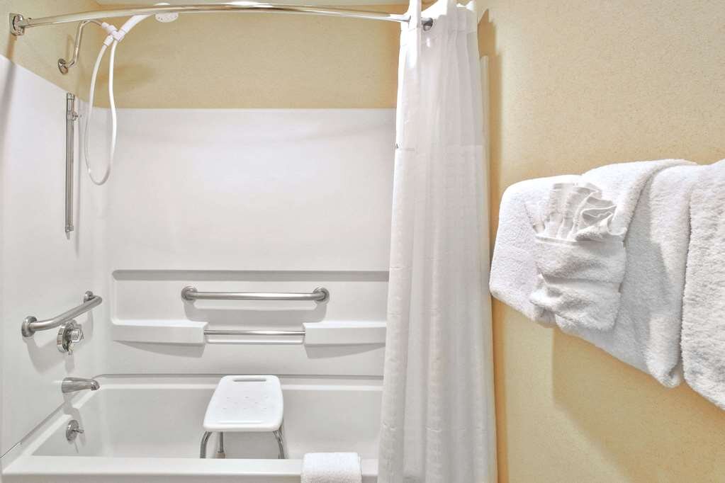 Hotel photo 34 of Baymont by Wyndham Knoxville/Cedar Bluff.