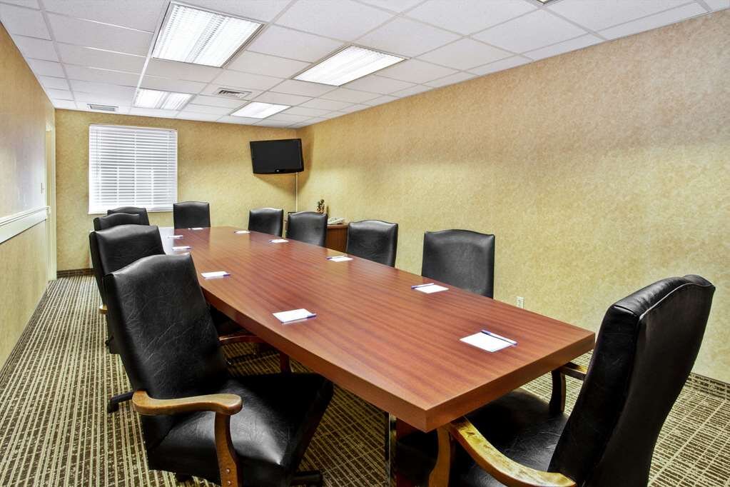 Hotel photo 13 of Baymont by Wyndham Knoxville/Cedar Bluff.