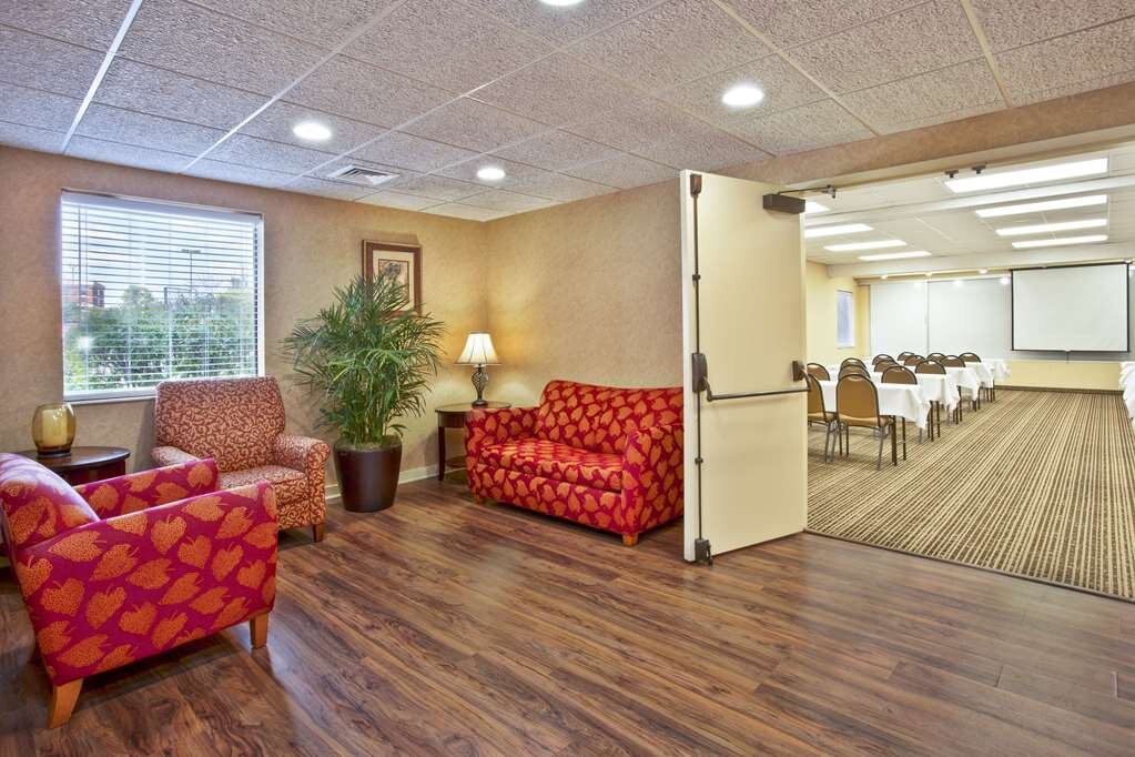Hotel photo 45 of Baymont by Wyndham Knoxville/Cedar Bluff.