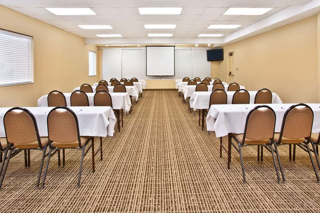 Hotel photo 53 of Baymont by Wyndham Knoxville/Cedar Bluff.